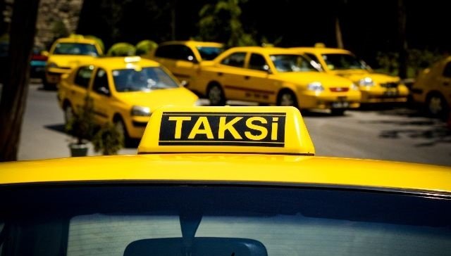 Sabahdan taksi fəaliyyəti ilə bağlı YENİ TƏLƏBLƏR, YENİ RÜSUMLAR qüvvəyə minir