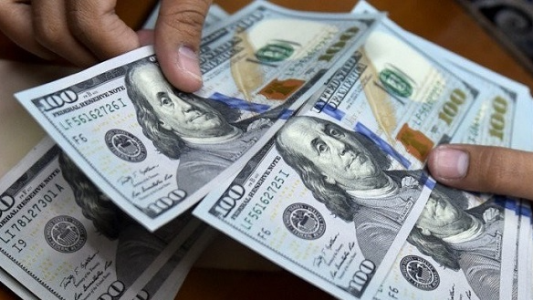 Dollar dəyər itirir