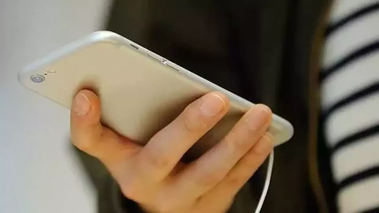 Telefonlarımız hər gün DİNLƏNİLİR?