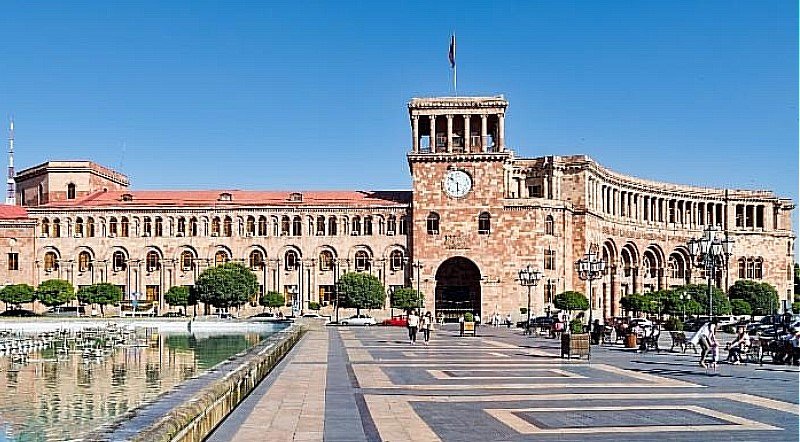 İrəvan küçələrində “Qarabağ Azərbaycandır.” palakatları ASILDI - VİDEO
