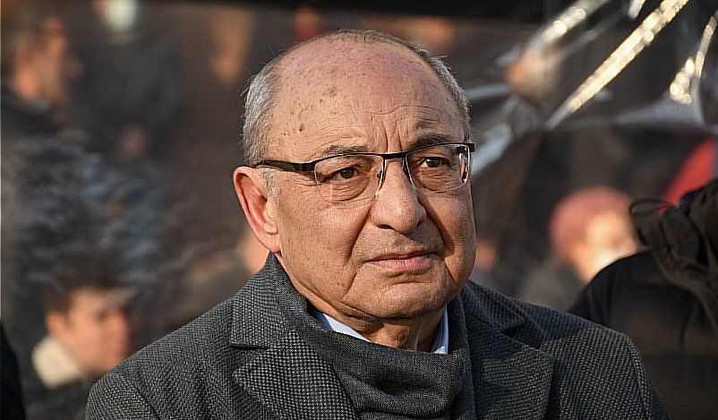 “Ermənistan Azərbaycanla döyüşməkdən qorxur, amma Rusiyaya müharibə elan edib” - Vazgen Manukyan