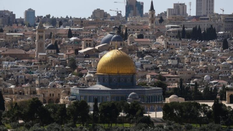 Fələstin torpaqlarını ələ keçirən israillilər Əl-Əqsa məscidinə basqın etdi