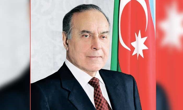 Heydər Əliyevin anadan olmasının 102-ci ildönümüdür
