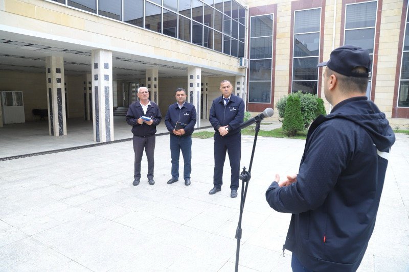 “Açıq mikrofon” aksiyası çərçivəsində şəhid anasının müraciəti öz evində dinlənildi “Açıq mikrofon” aksiyası çərçivəsində şəhid anasının müraciəti öz evində dinlənildi