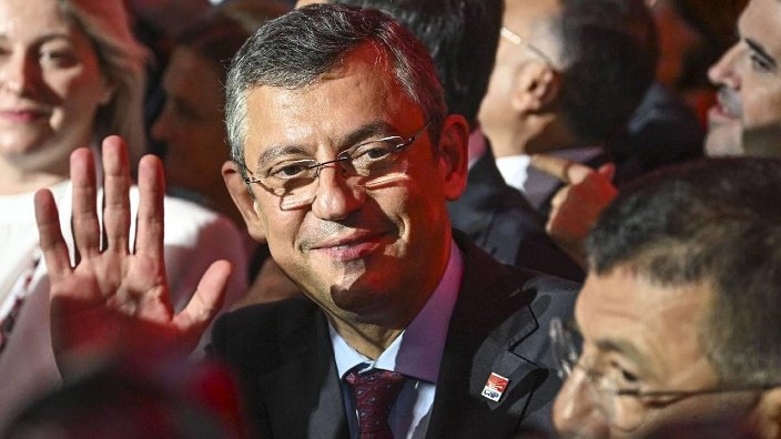 Özgür Özel yenidən CXP-nin sədri seçildi