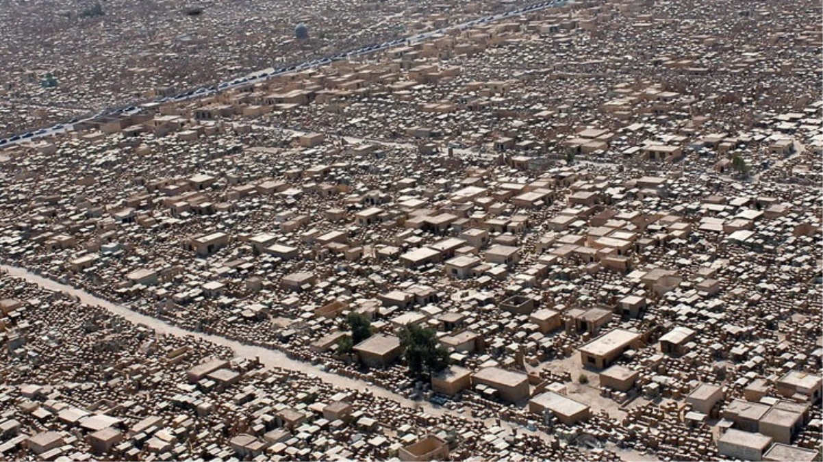 Uzaqdan şəhər kimi görünsə də, 6 milyon insanın yaşadığı bir qəbiristanlıq - FOTOLAR