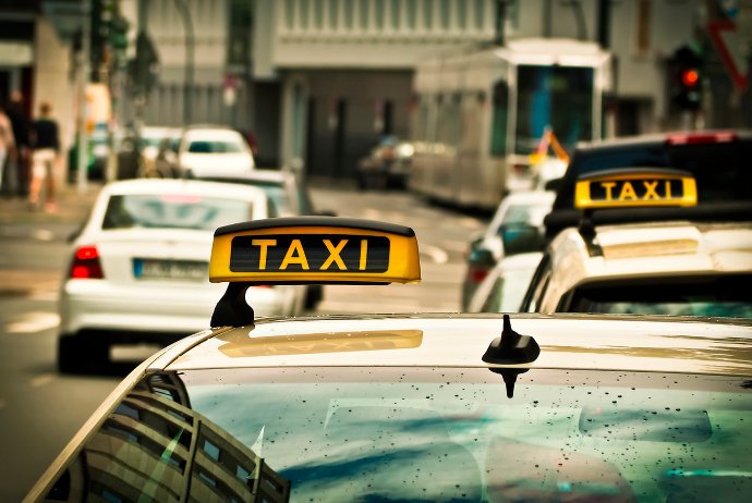 Taksi avtomobillərinin kütləvi satışı bazarda ucuzlaşmaya səbəb oldu