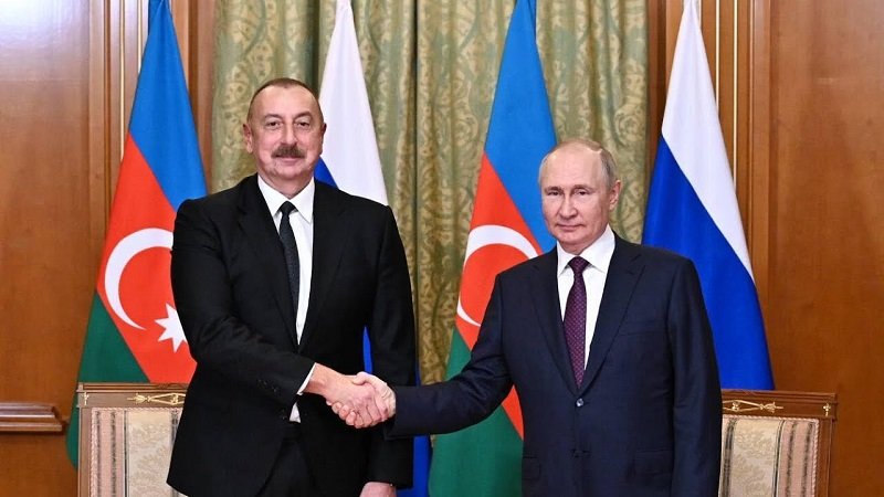 İlham Əliyev Putini təbrik etdi