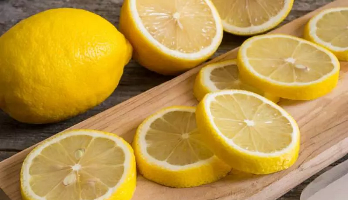 Limonun bilinməyən sirri: Yuxusuz gecələrin dərmanıdır
