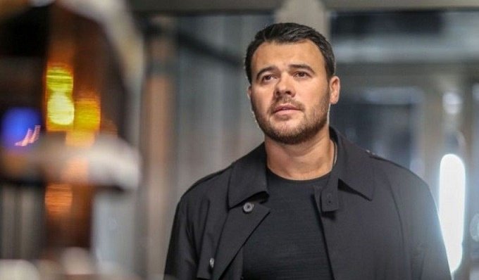 Ağalarov “Krokus”da qapıların niyə bağlı olduğunu açıqladı