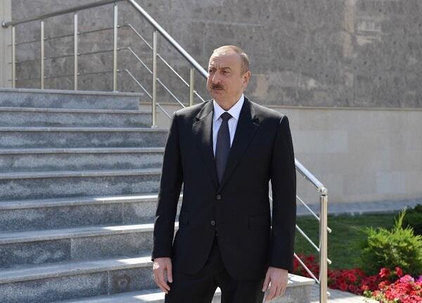 Prezident Yevlax Olimpiya İdman Kompleksində görülmüş işlərlə tanış oldu