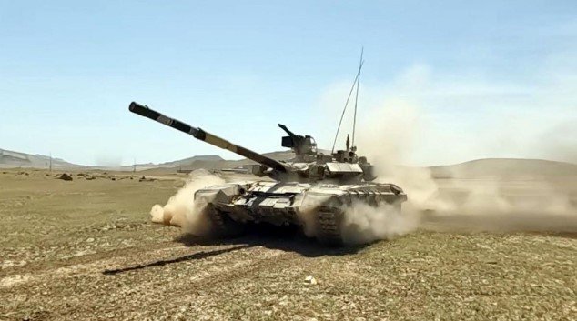 Azərbaycan Ordusunda tank bölmələrinin döyüş hazırlığı məşğələləri keçirilir - VİDEO