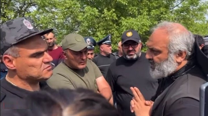 Polis erməni deputatı Çaykəndə buraxmadı - VİDEO
