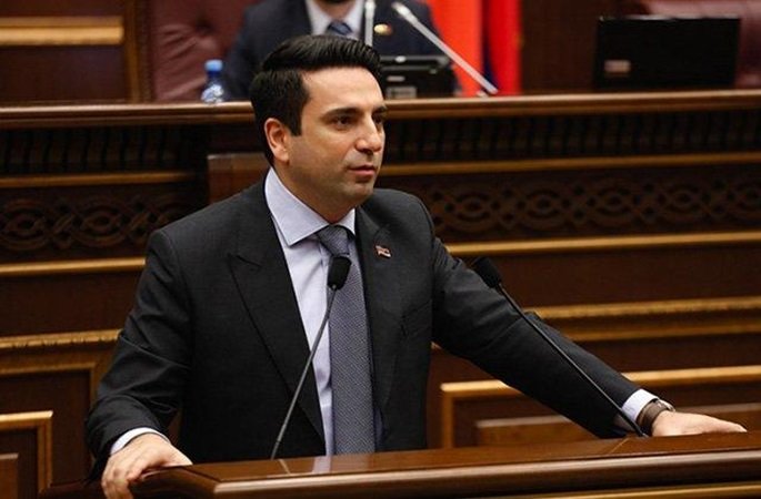Erməni spiker: "Rusiya telekanallarının Ermənistanda yayımı dayandırılsın"