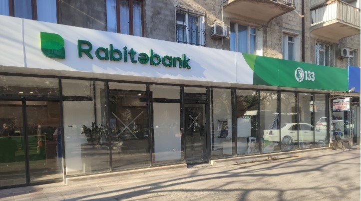 “Rabitabank” çökdü: Müştərilər ayağa qalxdı