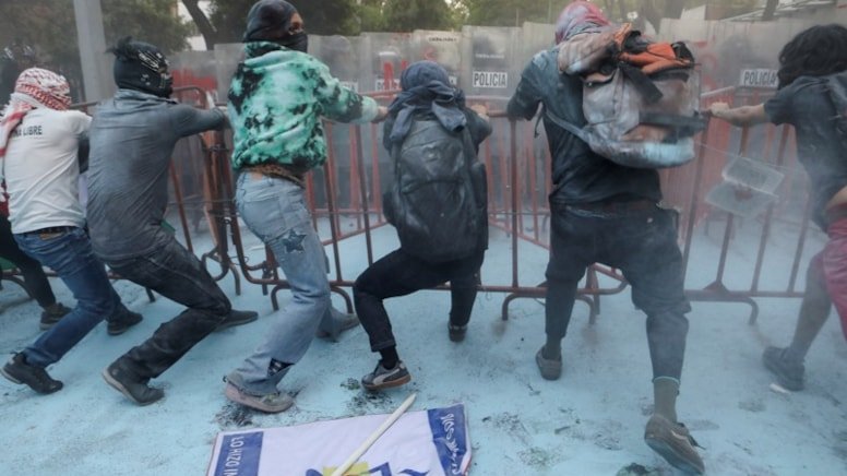 Meksikada polis bölməsinə hücum: Yaralılar var