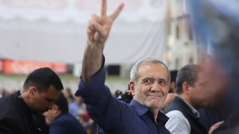 Azərbaycanlılar Pezeşkianın müdafiəsinə qalxdılar