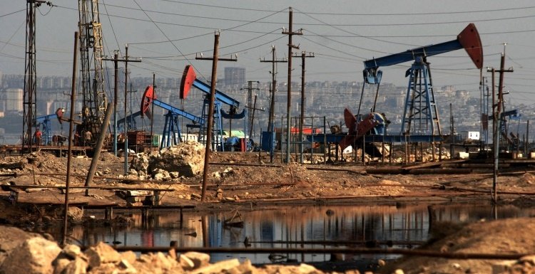 Neft bazarı həftənin son günündə kəskin ucuzlaşmaya məruz qaldı