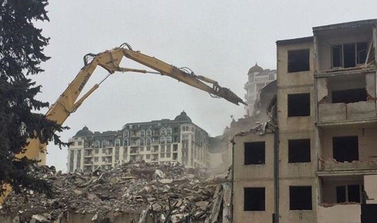 Bakıda məşhur şirkətin binaları sökülür: Əvəzində isə…