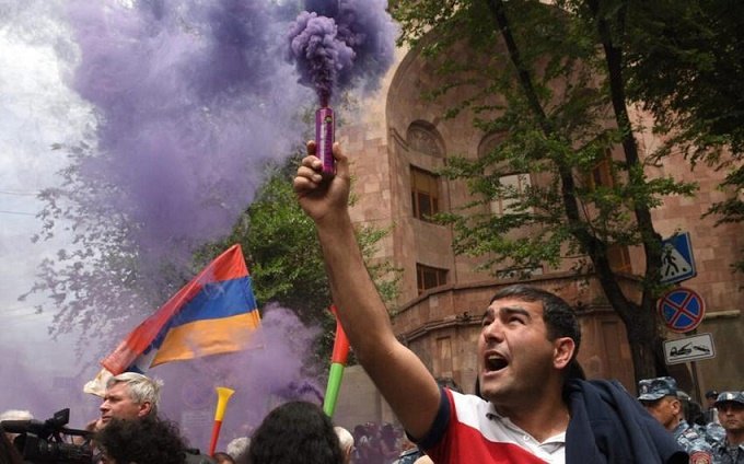7 iyun seçkisi: Ermənistanda vəziyyət gərginləşəcək, hətta vətəndaş müharibəsi...