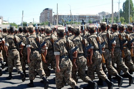 Ermənistan Ukraynadakı savaşa 300 min əsgər göndərəcək?