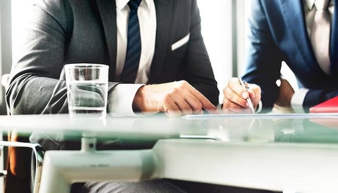 Bu universitet işçi axtarır - Maaş 4000 manatdır