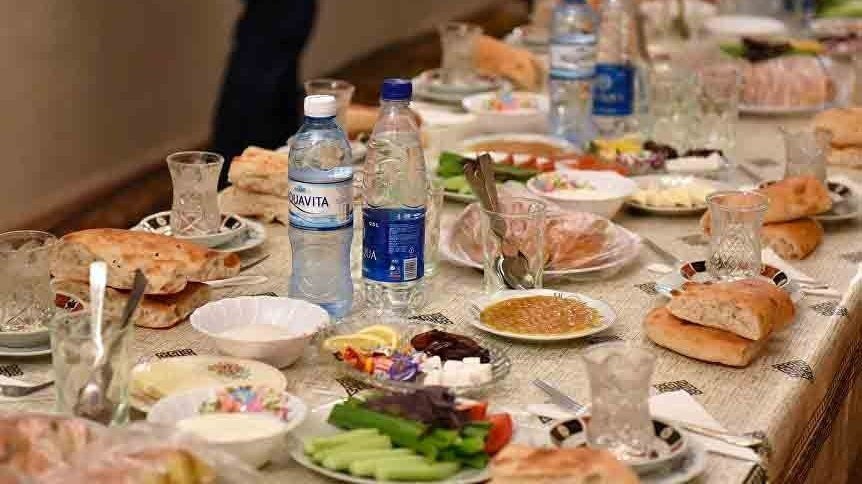 Yas mərasimlərində ehsan qadağası: Dövlət qarışmalıdırmı?