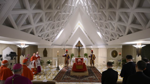 Vatikandan Papa postu: Onun açıq tabutdakı şəkli paylaşıldı