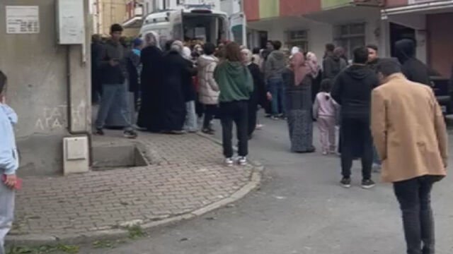 Zəlzələ zamanı vətəndaşın balkondan atlama anı kameralara düşüb - FOTO