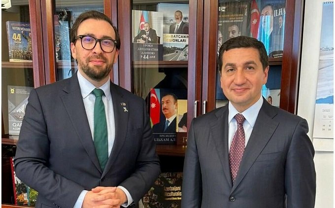 Hikmət Hacıyev NATO nümayəndəsi ilə görüşdü