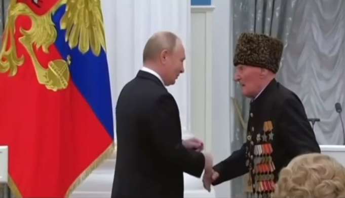 100 yaşlı veteran Putindən müharibəyə göndərilməsini xahiş etdi - VİDEO