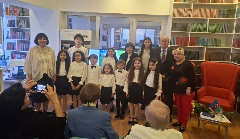 “Ekoloji sivilizasiyanın astanasında: yaşıl enerjiyə keçid” kitabı “dəyirmi masa”da müzakirə olundu