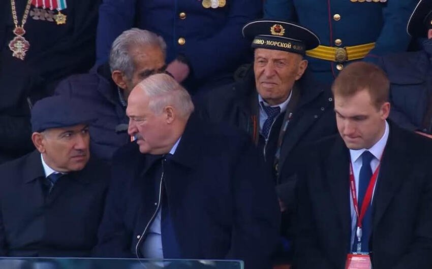 Lukaşenkodan Paşinyana: “Azərbaycan hərbçilərini alqışlamağa gəlmisən?”