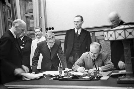 II Dünya Savaşına səbəb olan Molotov-Ribbentrop paktı