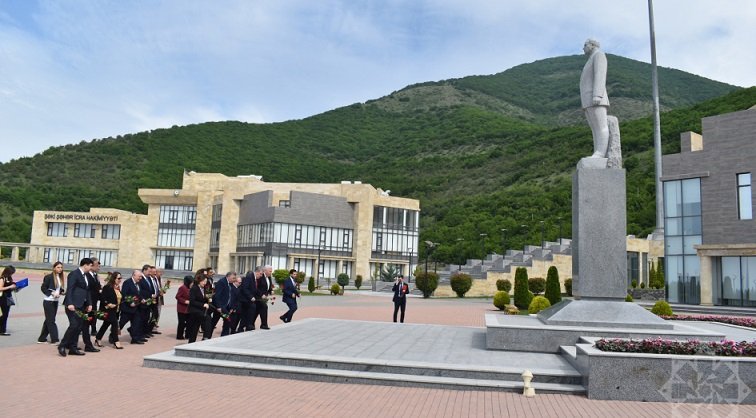 Şəkidə Xalq şairi Bəxtiyar Vahabzadənin 100 illiyi qeyd olunub