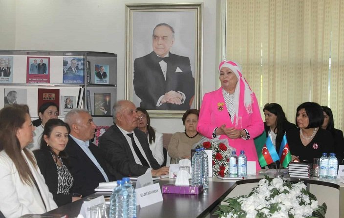 Yazıçı-publisist, şair Gülarə Munisin “Yaddaşlarda qalan müəllim” kitabının təqdimatı keçirildi