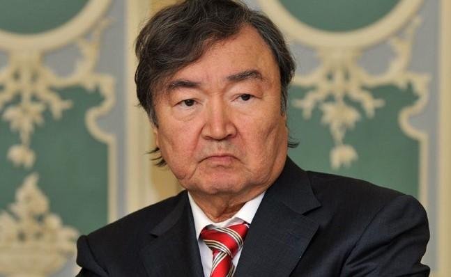 Oljas Süleymenov yaradıcılığı nəzəri baxışlar kontekstində