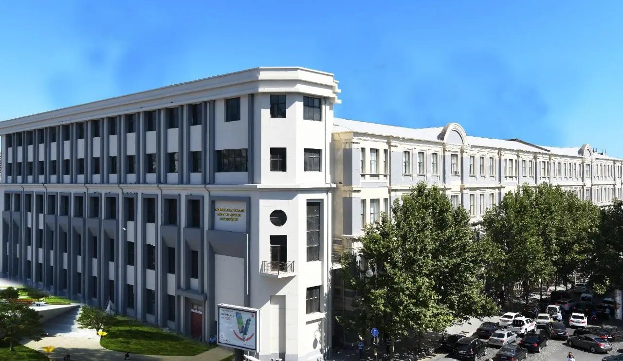 Bakıda bu universitet müəllim axtrarır - Maaş 6 mindən YUXARIDIR