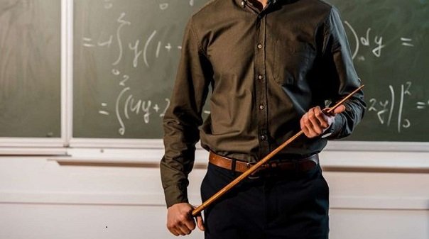Bu universitet müəllim axtarır - Maaş 6 mindən YUXARIDIR