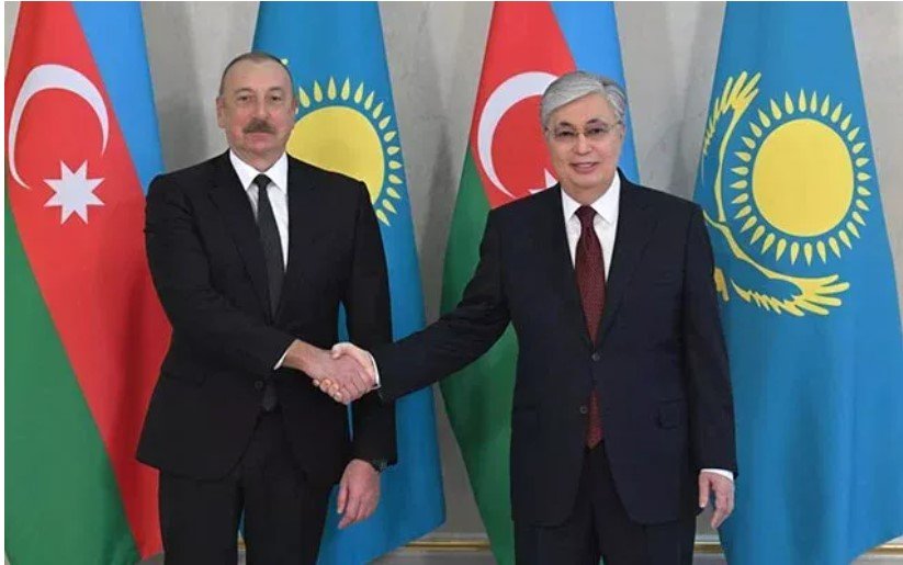 Əliyevlə Tokayev bir-birini təbrik etdi