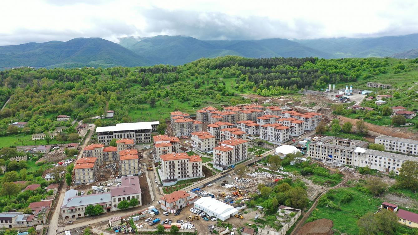 Şuşada daha 3 yeni yaşayış kompleksinin inşasına başlanacaq