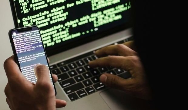 Telefonlarımıza yüklənən bilmədiyimiz təhlükə - İzlənildiyinizə işarə ola bilər