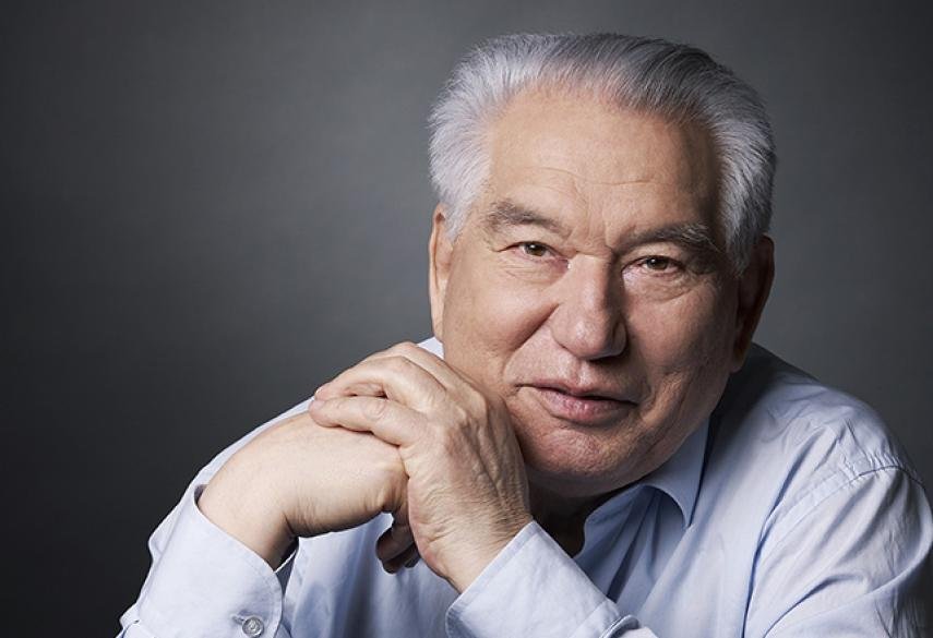 Çingiz Aytmatov – Ədəbiyyatı vicdan məsələsi sayan yazıçı
