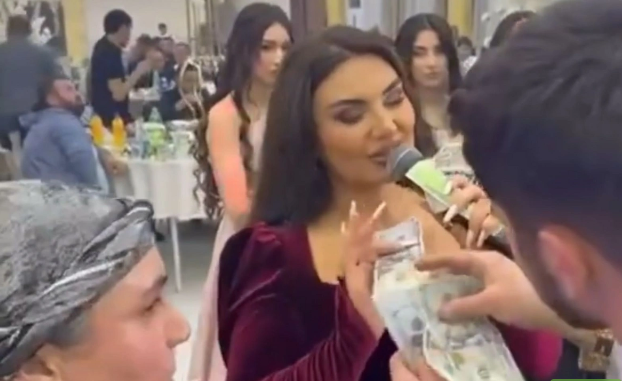 Şəbnəm Tovuzlunu "dollar yağışı"na tutan ailə narkotacir imiş - VİDEO