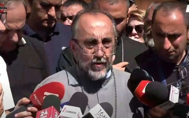 Ermənistan çalxalanır: İrəvana piyada gedən Acapaxyan saxlanıldı - Vəkilindən açıqlama