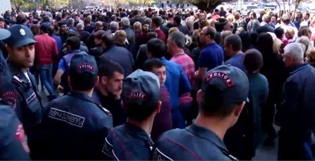 Acapaxyan saxlanıldı: toqquşma davam edir - VİDEO