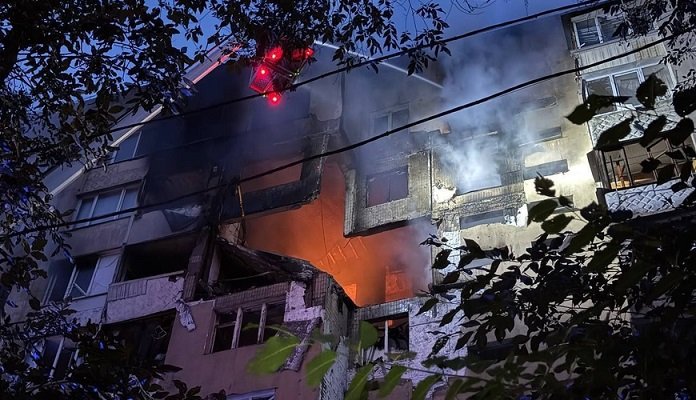 Rusiya Odessada yaşayış binasını vurdu: Dəhşətli partlayış