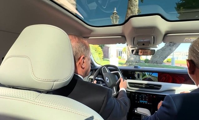 Ərdoğan “Togg”un yeni modelini test etdi - VİDEO