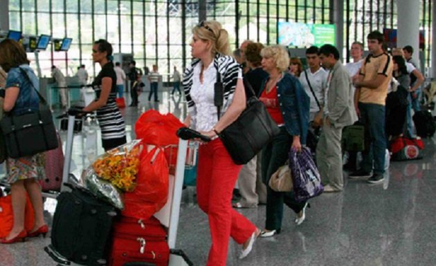 Rusiyadan Azərbaycana gələn turistlərin sayı azalıb?