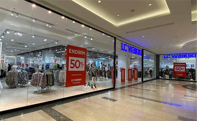 “LC Waikiki”nin anbarı yandı - Geyimlər məhv oldu